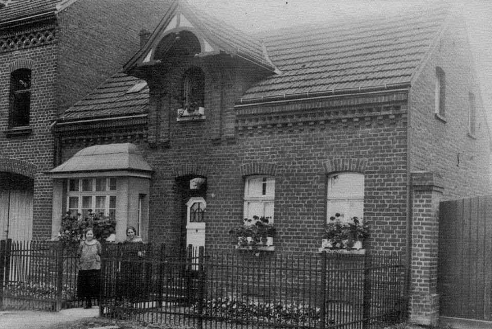 Eckum Bahnstr.19 ca.1920<br />
Quelle Facebook