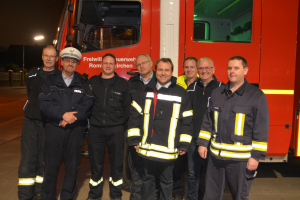 Bürgermeister Dr. Martin Mertens auf Kontrollfahrt mit der Feuerwehr