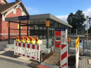 Gemeinde sorgt für Schutz vor Wind und Wetter beim Fahrkartenlösen