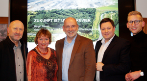 Zum Foto (v.l.n.r.): Rainer Thiel, Doris Wissemann, Ralph Sterck (ZRR), Andreas Behncke und Daniel Rinkert