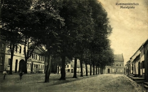 Wunderschöne Lindenbäumen auf dem Marktplatz