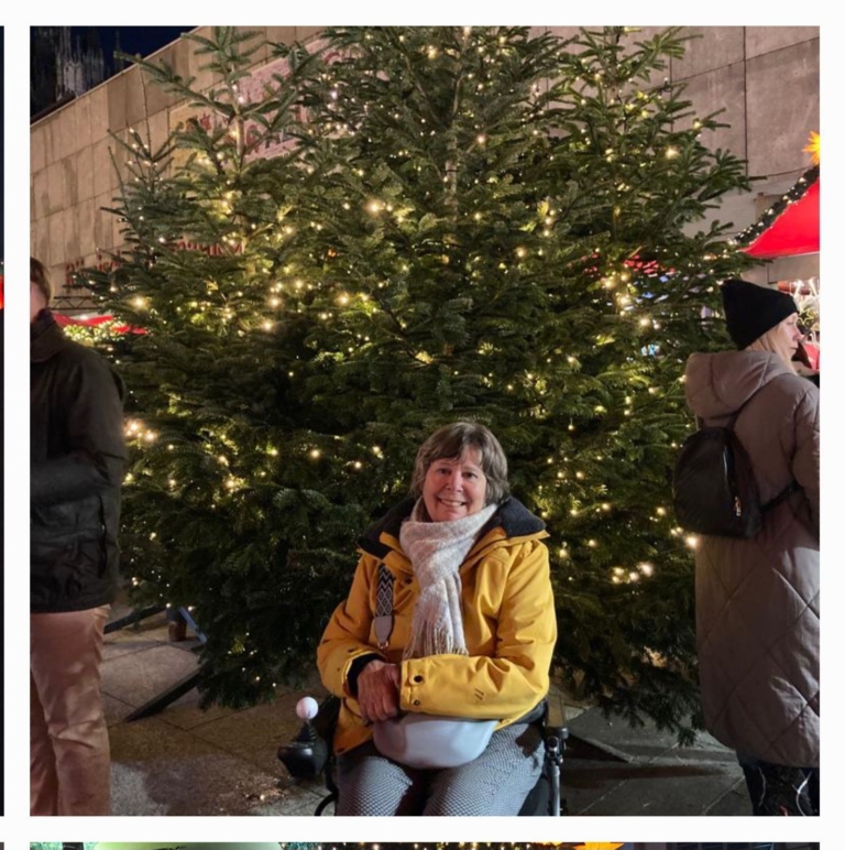 Anneliese Hackenbroich wirbt beim Weihnachtsmarkt für Spenden zugunsten der ALS-Forschung