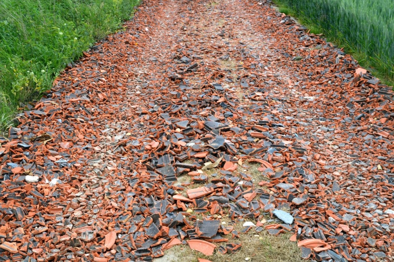 Massenweise Bauschutt auf Wirtschaftsweg – keine wilde Müllkippe