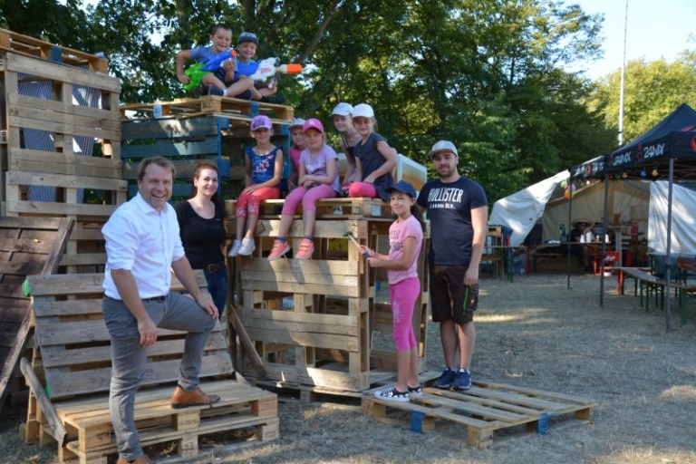 Ortsranderholung Hoeningen: Wasserspiele zur Abkühlung