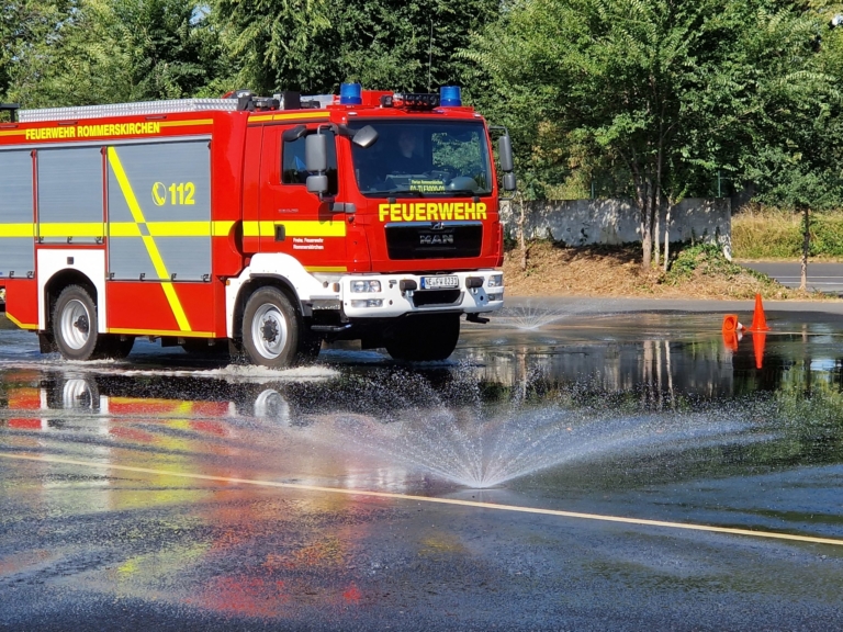 Feuerwehr trainierte im ADAC Fahrsicherheitszentrum Grevenbroich