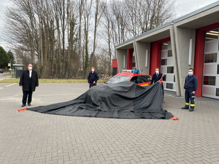 Spezialdecke für E-Auto-Brände