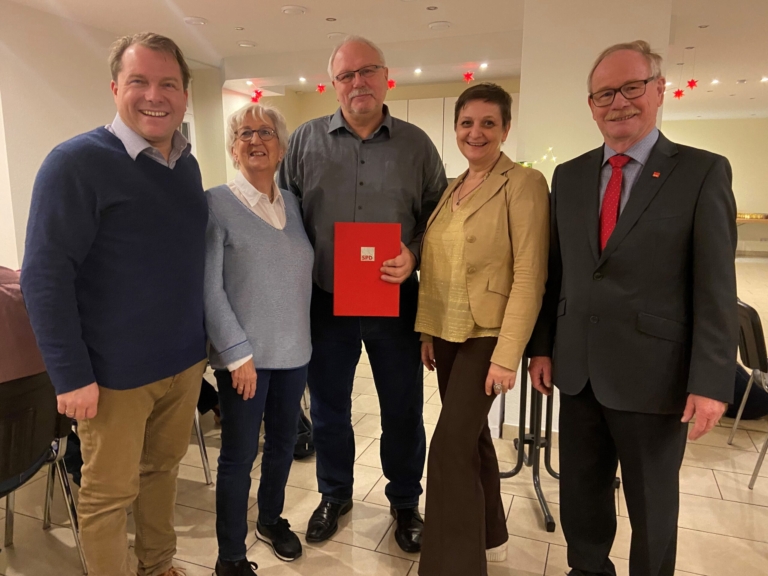 SPD ehrt Ratsmitglied Werner Petrozzi für 25 Jahre Mitgliedschaft – Lebenslänglich von der Feuerwehr fasziniert