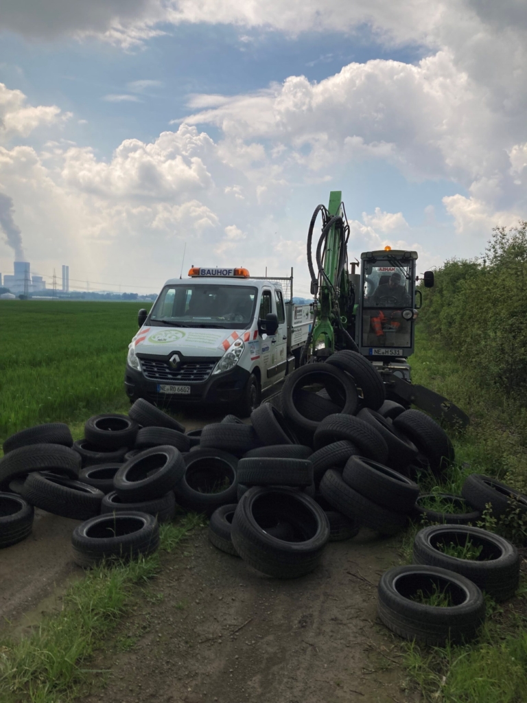 Wiederum zahlreiche Reifen gefunden – diesmal unweit der Ortsumgehung B 59