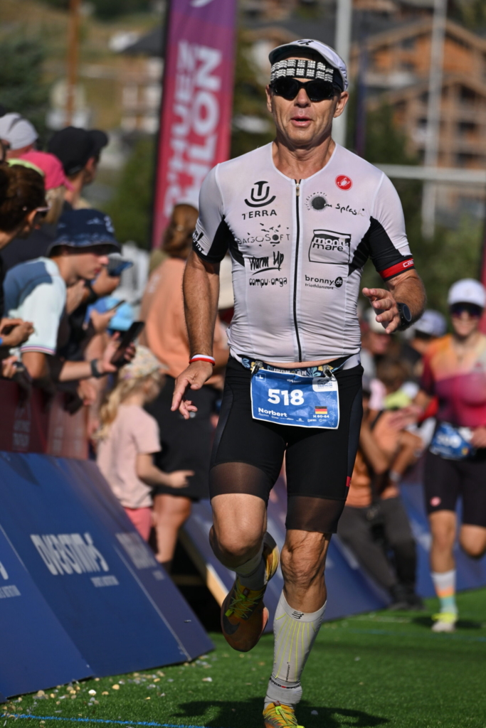Norbert Schröder aus Eckum wird beim Triathtlon Alpe d’Huez Dritter seiner Altersklasse Norbert Schröder aus Eckum wird beim Triathtlon Alpe d’Huez Dritter seiner Altersklasse