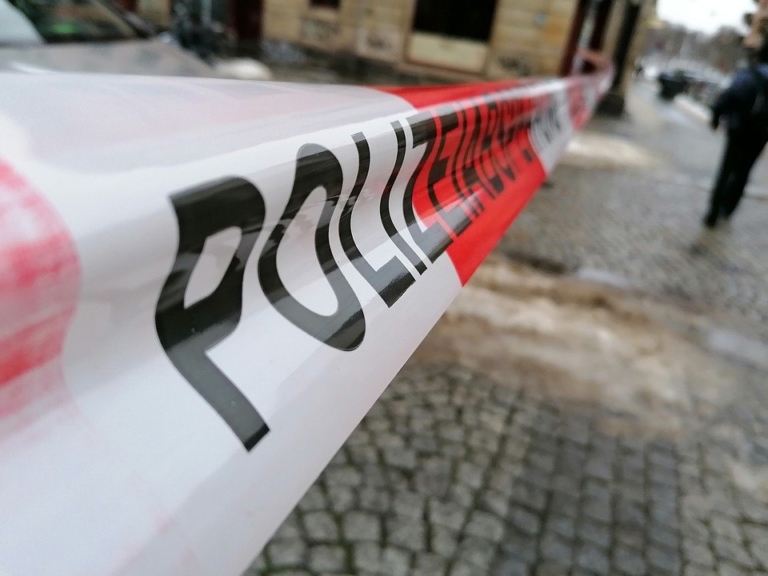 POL-NE: Sperrung nach Alleinunfall von Zweiradfahrer