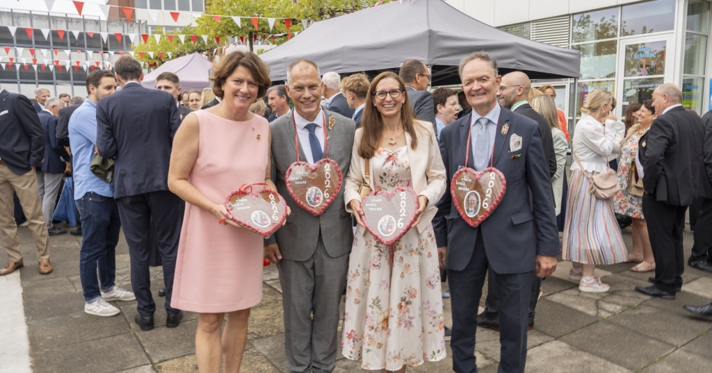 Stimmungsvoller Schützenfestempfang mit König Franz Josef II. und mehr als 370 Gästen am Kreishaus in Neuss Stimmungsvoller Schützenfestempfang mit König Franz Josef II. und mehr als 370 Gästen am Kreishaus in Neuss