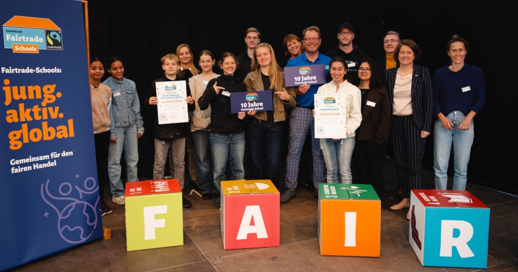 Fairtrade-SchülerInnen-Akademie: Landrätin ehrte zwei Neusser Schulen zum 10-jährigen Jubiläum als Fairtrade School Fairtrade-SchülerInnen-Akademie: Landrätin ehrte zwei Neusser Schulen zum 10-jährigen Jubiläum als Fairtrade School