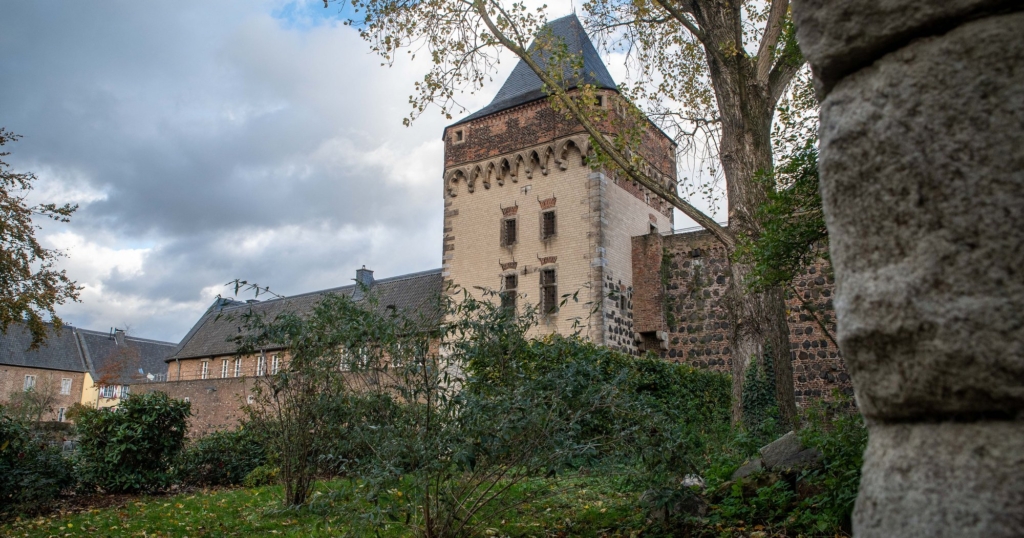 Burg und Archiv: Archiv im Rhein-Kreis Neuss bietet die nächste Sommerführung am 1. Juli an Burg und Archiv: Archiv im Rhein-Kreis Neuss bietet die nächste Sommerführung am 1. Juli an
