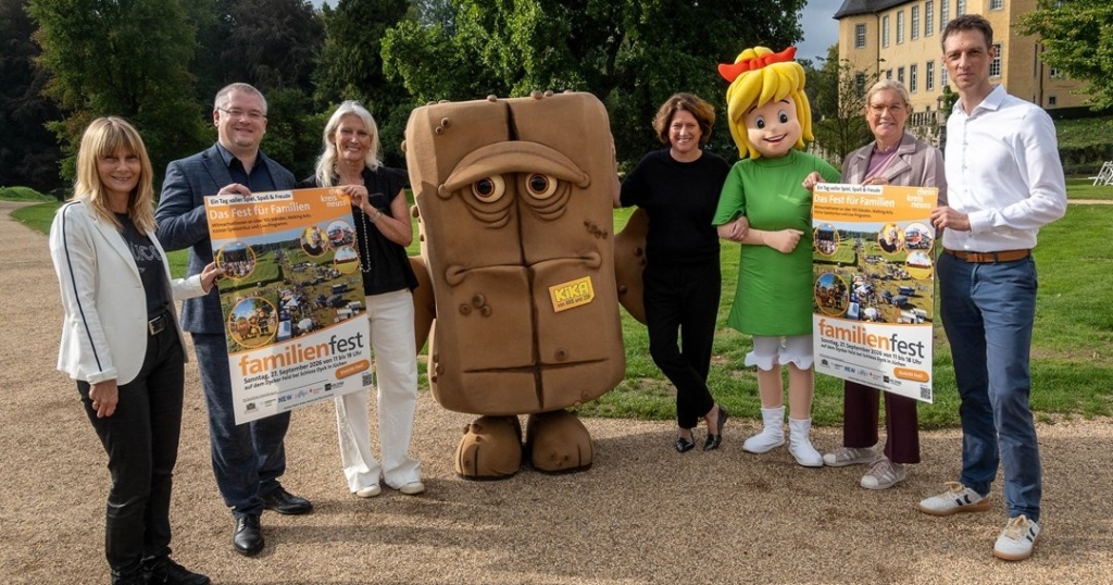 11. Familienfest des Rhein-Kreises Neuss: Bibi Blocksberg, Feuerwehrmann Sam und Bernd das Brot verzaubern das Publikum 11. Familienfest des Rhein-Kreises Neuss: Bibi Blocksberg, Feuerwehrmann Sam und Bernd das Brot verzaubern das Publikum