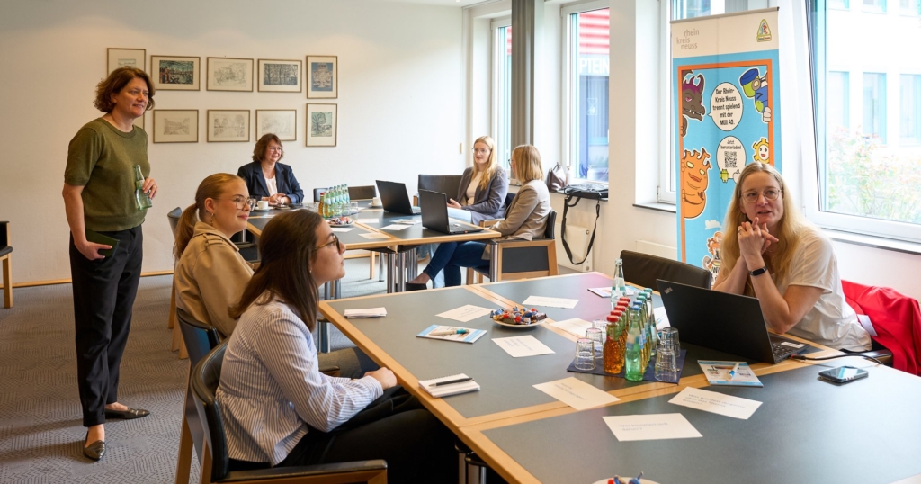 DEIN Kreis – DEINE Meinung: Jugend traf Politik und Verwaltung beim politischen Speed Dating DEIN Kreis – DEINE Meinung: Jugend traf Politik und Verwaltung beim politischen Speed Dating