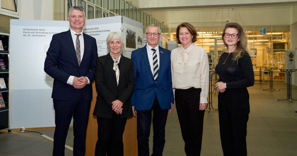 BdV-Kreisverband zeigt Ausstellung „Erzwungene Wege“ im Kreishaus Neuss BdV-Kreisverband zeigt Ausstellung „Erzwungene Wege“ im Kreishaus Neuss
