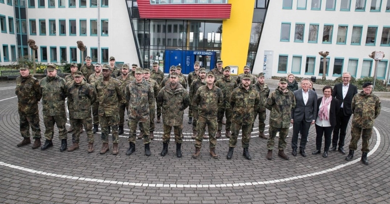 Monatelanger Einsatz im Gesundheitsamt: Landrat verabschiedete Soldaten