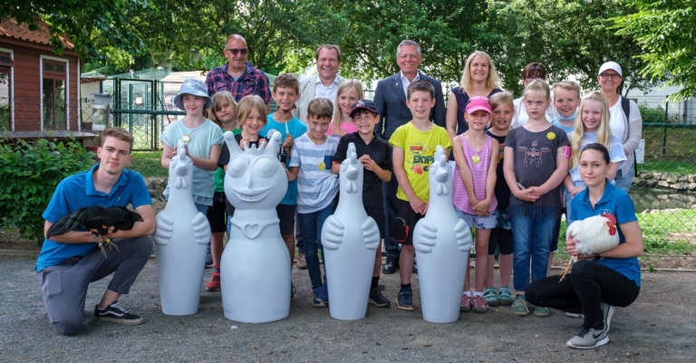 Wissenschaftlicher Geflügelhof: Rommerskirchener Kinder machen mit bei „Huhn trifft Kunst – ein Projekt mit Herz“