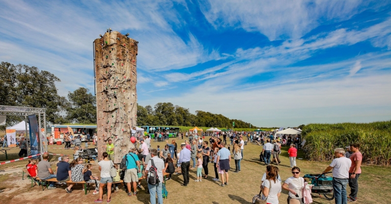 Walking Acts und Mitmachaktionen: Kinderstars Fug und Janina beim Familienfest