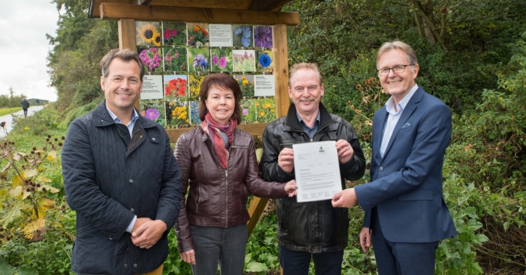 Gemeinschaftswerk Natur und Umwelt fördert Käfer-Allee bei Gustorf und Gindorf