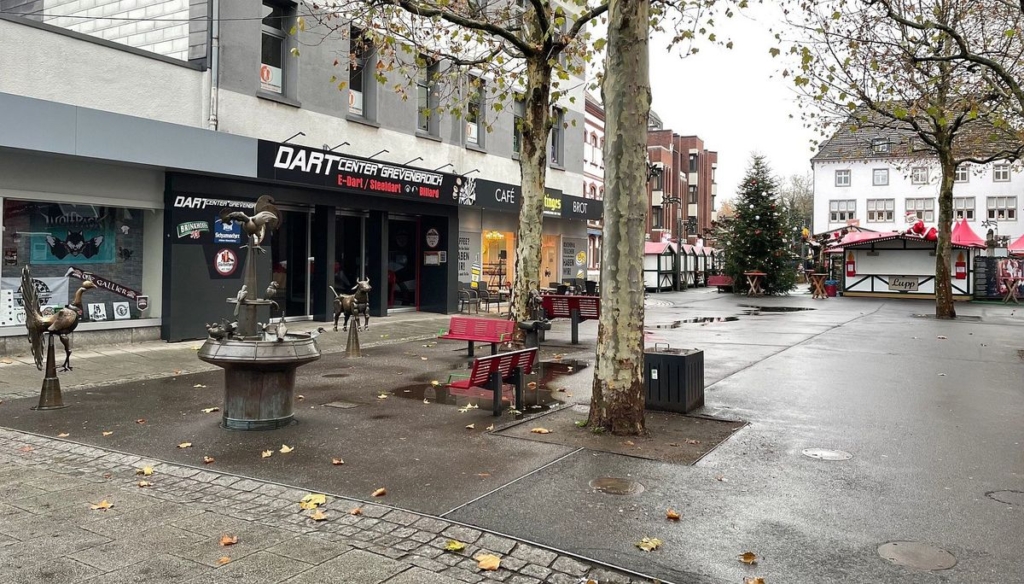 Stadt Grevenbroich bittet um Hinweise zu gestohlenen Tierfiguren am Marktplatz