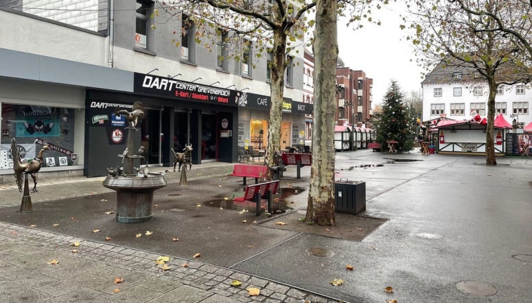 Stadt Grevenbroich bittet um Hinweise zu gestohlenen Tierfiguren am Marktplatz
