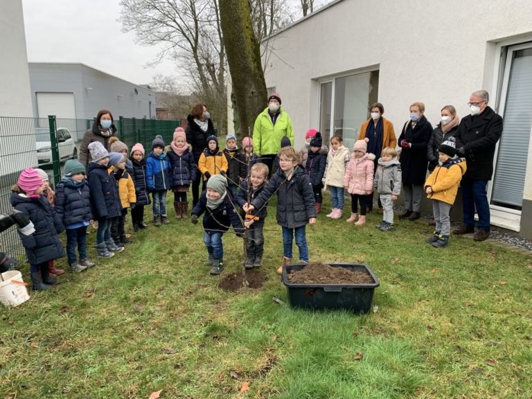 Baumpflanzung in der Kita St. Martinus