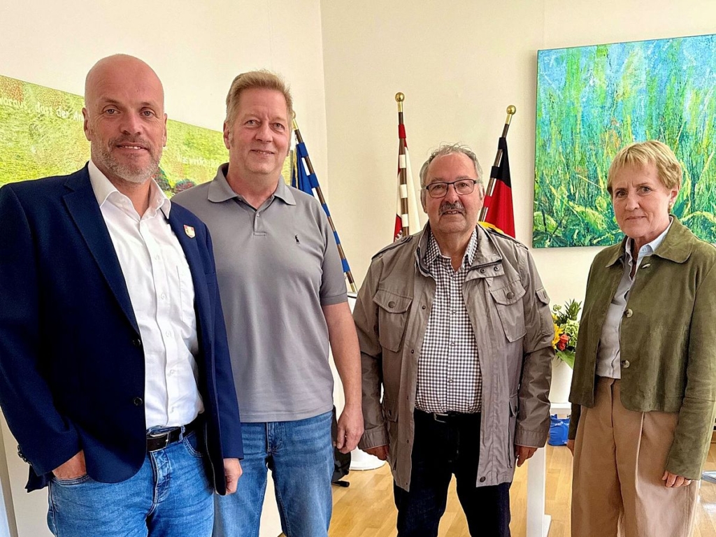 Stadt und Hülchrather Vereine suchen gemeinsam nach neuer Freizeitfläche Stadt und Hülchrather Vereine suchen gemeinsam nach neuer Freizeitfläche