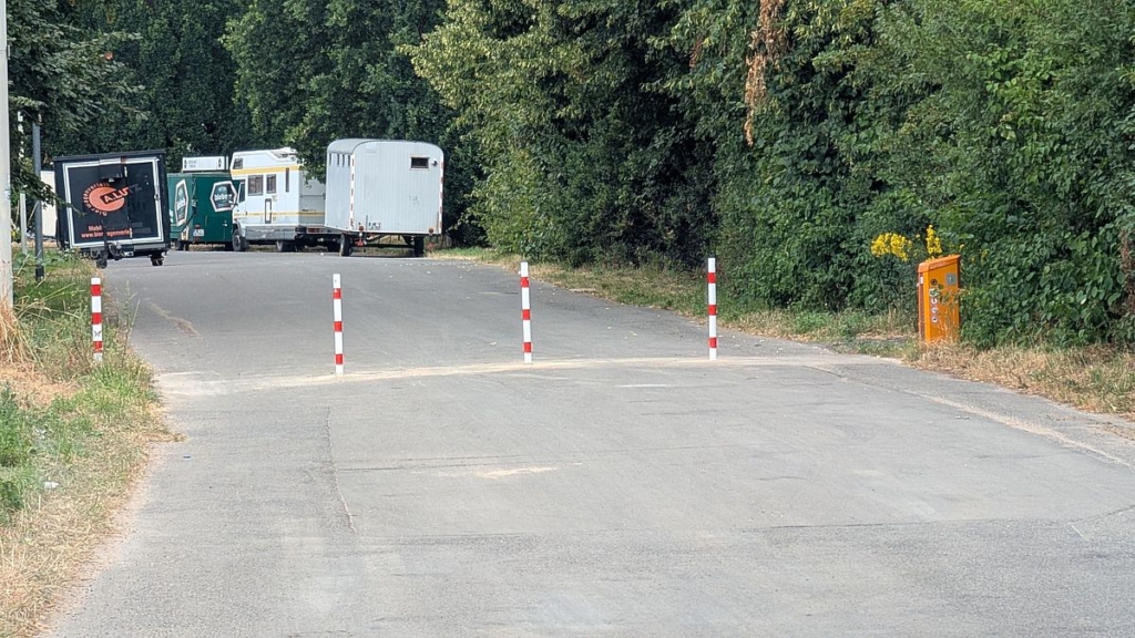 Stadtbetriebe installieren neue Poller im Industriegebiet Ost Stadtbetriebe installieren neue Poller im Industriegebiet Ost