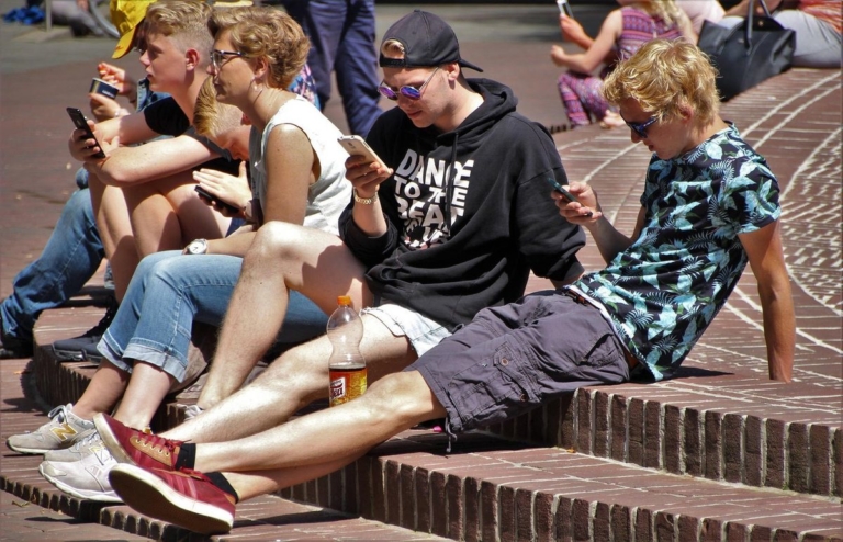 Hol mehr aus deinem Handy raus! In der Stadtbücherei auf der Stadtparkinsel (Mittwoch, 06.07., 15.30 Uhr)