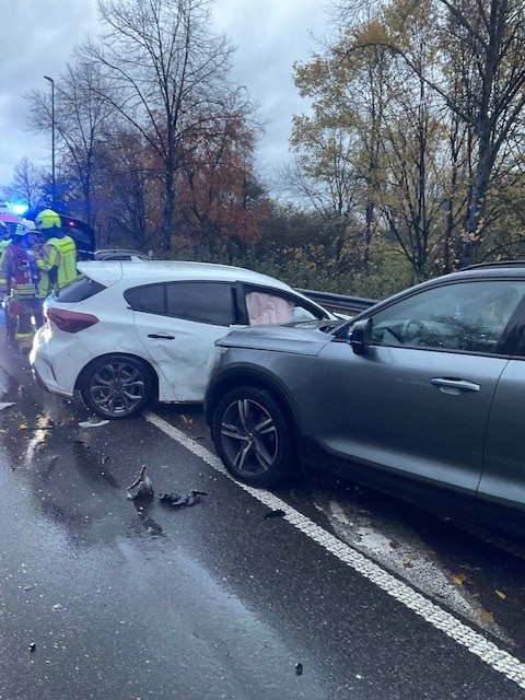 FW Grevenbroich: Fünf Verletzte nach Verkehrsunfall in Grevenbroich