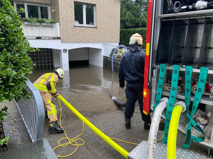 FW Grevenbroich: Feuerwehr Grevenbroich blickt auf einsatzreiches Jahr zurück