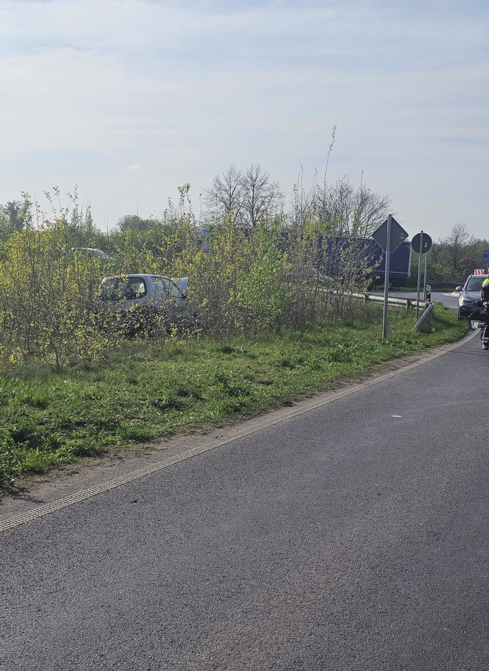 FW Grevenbroich: Zwei Verletzte bei Verkehrsunfall auf Landstraße 116