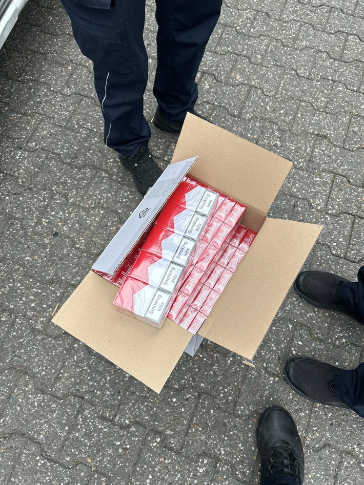 HZA-KR: Riskante Flucht - ZOLL schnappt Schmuggel-Transporter mit 1 Millionen Zigaretten