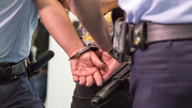 POL-NE: Polizisten überführen Verdächtige nach Drogengeschäft