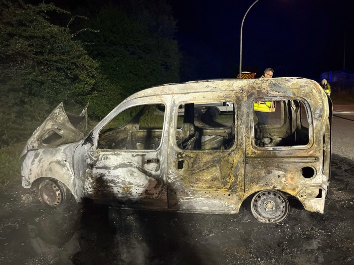 POL-NE: Auto gerät in Vollbrand