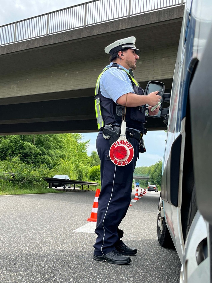 POL-REK: 240522-3: Verkehrsüberwachung auf der B 59 – Polizei ahndet etwa 130 Verstöße