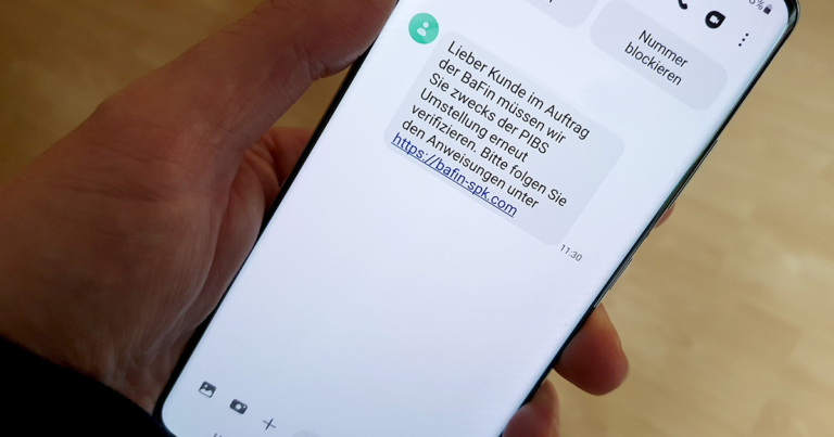 Fake-SMS zu Online-Banking, Steuerbescheiden und Gerichtsverfahren